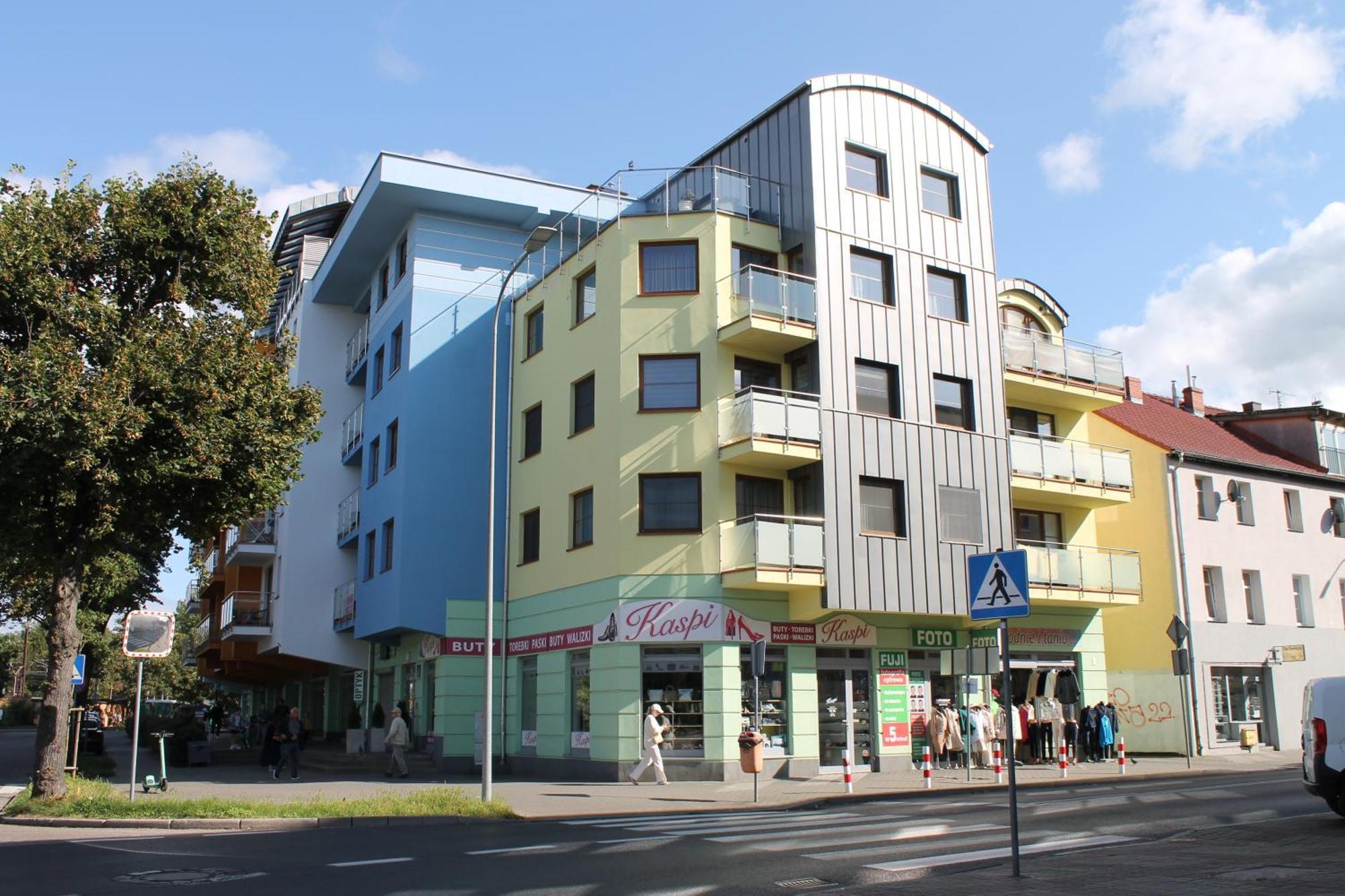 Konrad W Centrum 600 M Od Morza Kolobrzeg